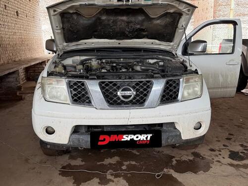 Nissan Frontier en el taller de Dimsport Chips
